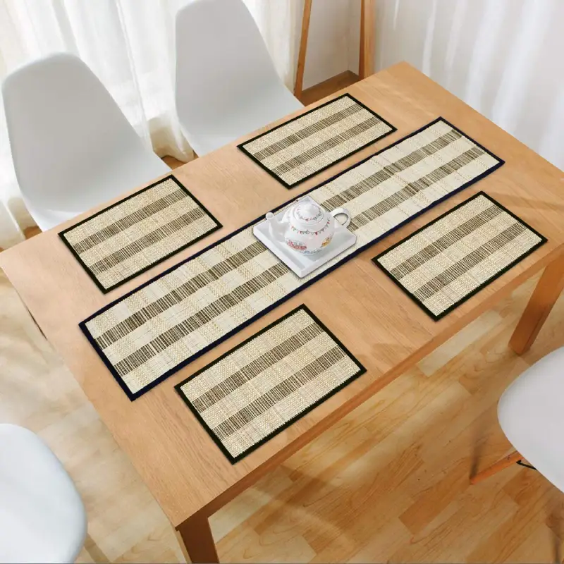 Natural Handmade River Grass Set of 4 Heat Resistant Table Mats with Table Runner, Black