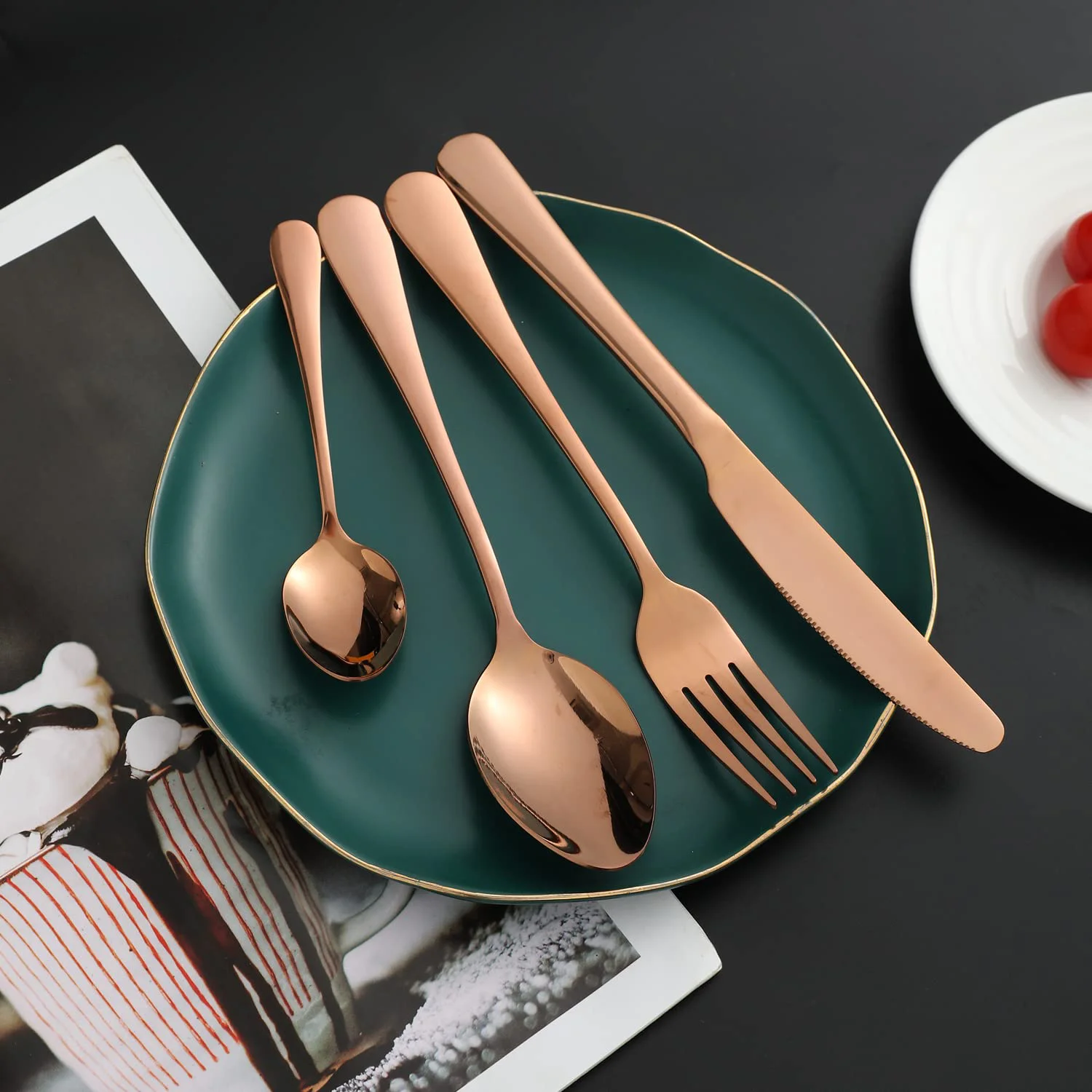 HK CT 24P RGL Classic Pic3 HOKIPO Rose Gold Cutlery Set of 24 Pcs Stainless Steel Flatware Set - classic, Mirror Finish with Gift Box